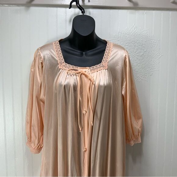 VINTAGE LORRAINE Nightgown house robe - Picture 2 of 6